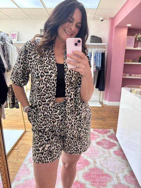 B.YOUNG LEOPARD PRINT SHORT