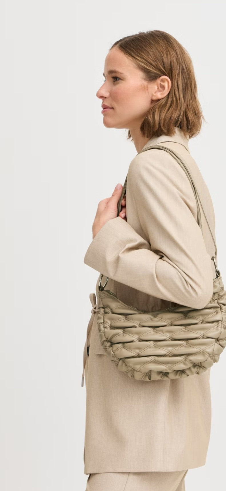 B.YOUNG BAVISAC BAG